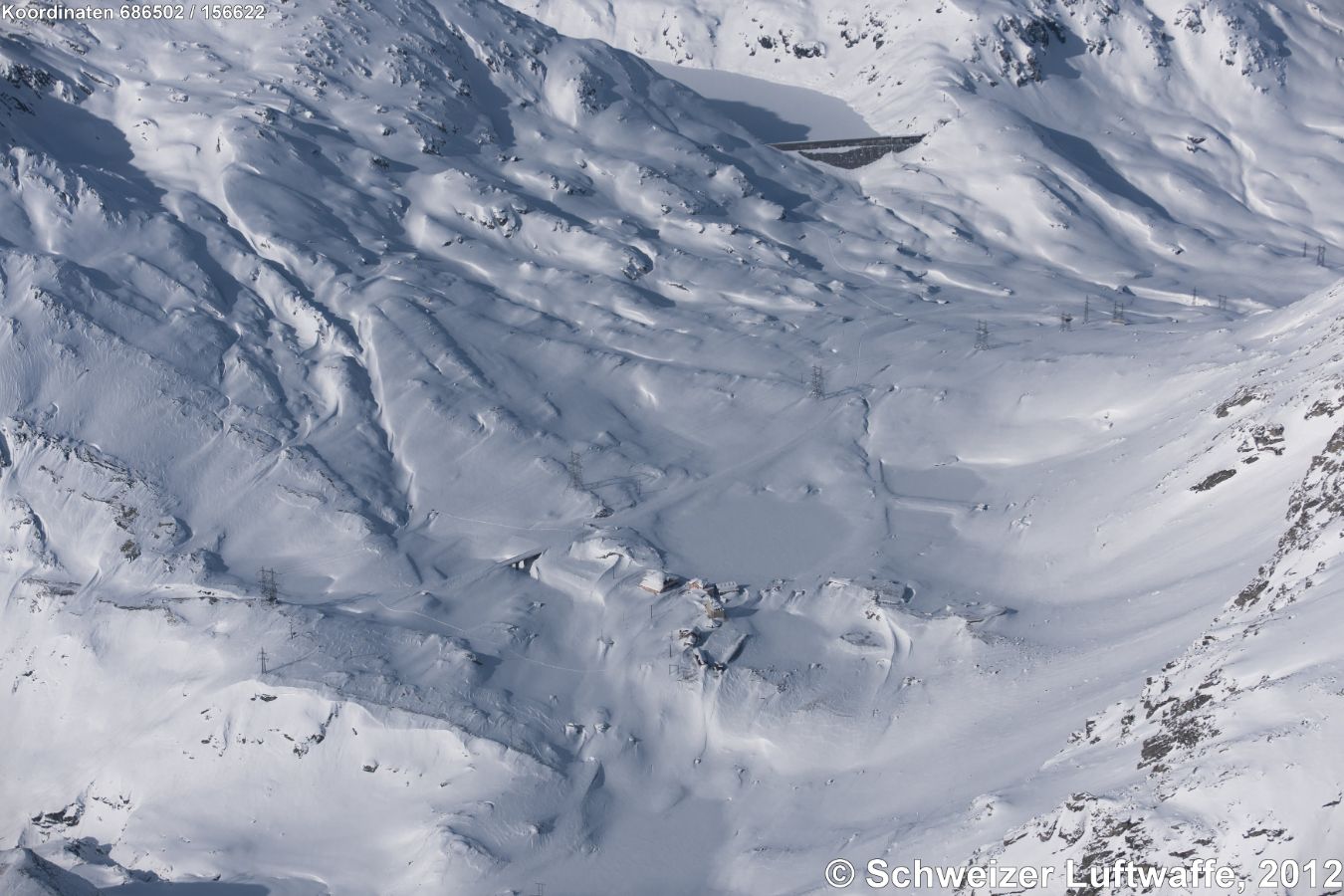 Blickrichtung N von der Tremola übers Gotthard-Hospiz zum Lago di Lucendro.